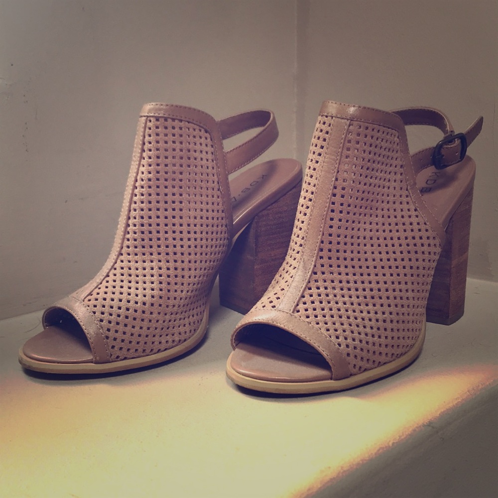Kelsi Dagger Goya heels